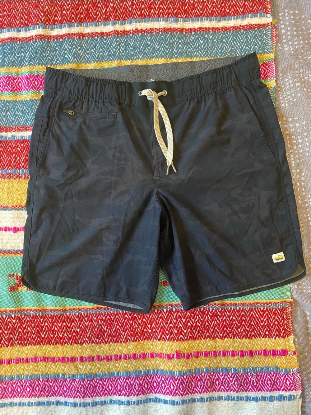 Vuori Kore Shorts Men Black Camo Mens large